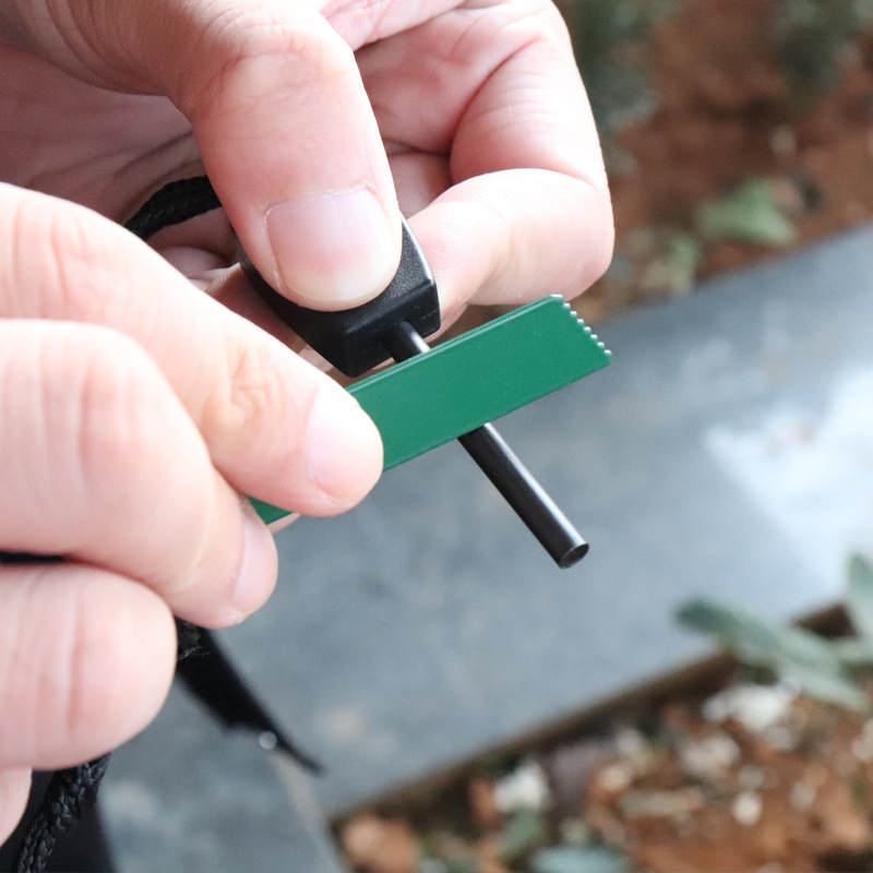 Mini Wilderness Survival Porta – Ferro Rod Striker recenzja i cena